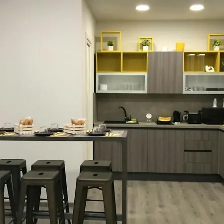 Bed & Breakfast Sensation House