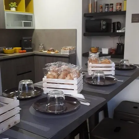 Bed & Breakfast Sensation House 4*