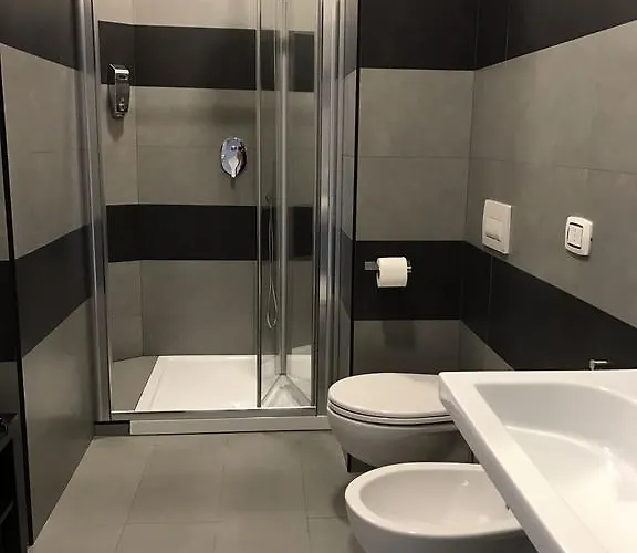 לינה וארוחת בוקר Sensation House 4*